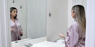 Sudden excitement makes the girl masturbate in the bathroom