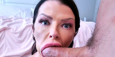 Beautiful anal sex in the bedroom with a sex-addicted mom Joslyn James