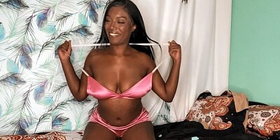 Big-bottomed ebony chick Daya Knight fucks with a pink dildo