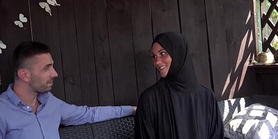 Czech slut in a black robe and with a head scarf, Naomi Bennet is often satisfying men