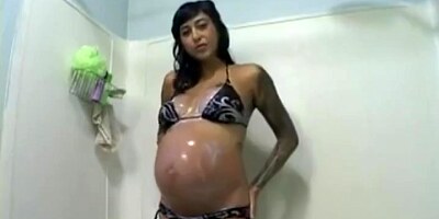 pregnant bubblebath