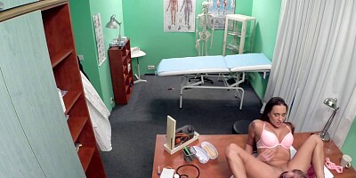 FAKEHUB - Real amateur licked out by her doctor