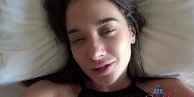 Gia Paige wakes your cock up and gets side fucked
