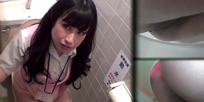 Pissing japanese babes