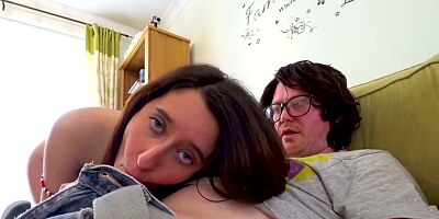 Leeds nerd cums on dick sucking babe’s face