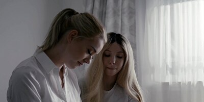 Kenzie Reeves tricks Anny Aurora into lesbian sex