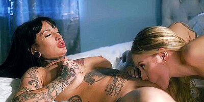 Scarlett Sage and Jessie Lee make each others pussies orgasm