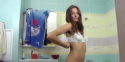 Shivali Strips And Masturbates In Her Bathtub