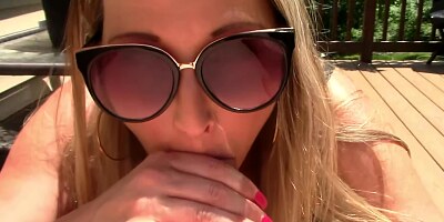 Housewifekelly - A Blowjob In The Sun