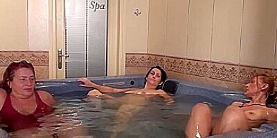 Ana Bela - Take a look in an all female mature sauna