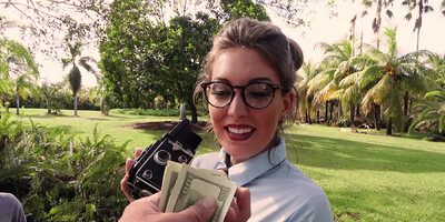 Sexy photographer gives up her pussy for some cash