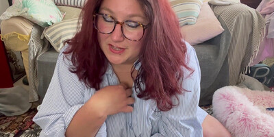 Vends-ta-culotte - JOI French BBW Brunette with Strapon