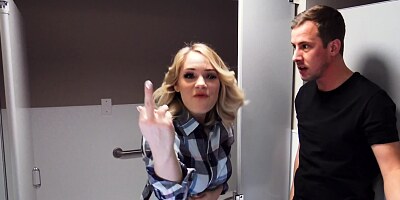 Stud comes to restroom where girl in checkered shirt serves cock