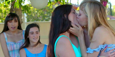 Ivy Wolfe makes out with Danni Rivers outdoors