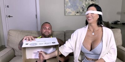 Blindfolded cougar Melissa Lynn gets what she wanted