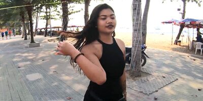 Big ass teen amateur from Thailand made a porno movie with big dick tourist