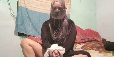 Hijab wearing girl wants to get fucked by uncut Hindu dick