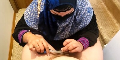 Arab Milf Giving Pedicure And Trim With Happy Ending