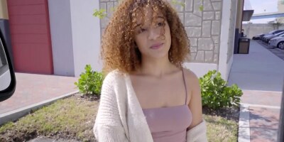 Foxy girl Mariah Banks is being fucked in casting van