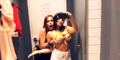 Emanuelly Raquel - Trying Clothes With Sexy Friend In A Dressing Room Amigas No Prova