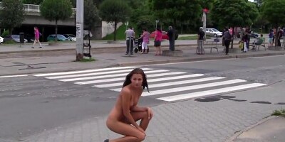 Kinky exhibitionist poses all naked in public