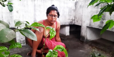 Desi Bengali Boudi in Saree Fucked at Outdoor