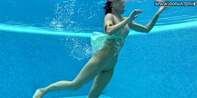 Underwater Show featuring Lizi Vogue's solo female movie