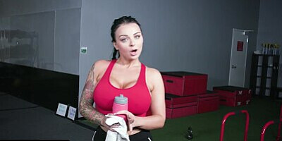 Curvy Milf Payton Preslee Oils Up Her Huge Tits And Juicy Booty And Fucks Her Workout Buddy - Mylf