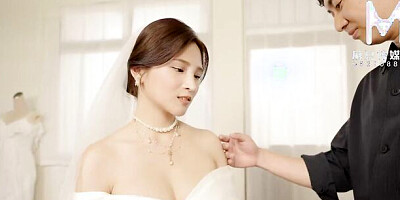 ModelMedia Asia - The promiscuous bride who had an affair while wearing her wedding dress