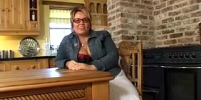 Chubby Milf pleases two guys at the same time