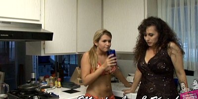 Keisha & Mindy Lee in Lesbian Seductions #09