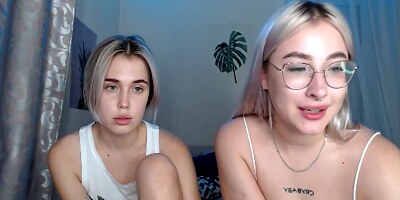 Ruthmoon In Two Blondes Masturbate In A Paid Video Chat