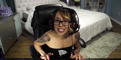 Gamer Girl FAIL - Accidental Sex on Live-Stream Leaked!!